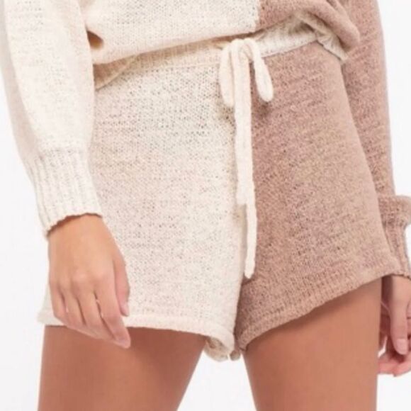 NWT Blu Pepper Colorblock Knit Lounge Shorts — Neutral Cream/Taupe — Size M - Picture 2 of 7